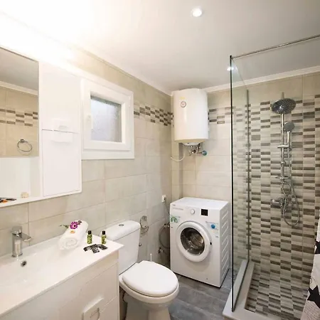 Lollas 1 Acharavi Corfu * Acharavi (Corfu)