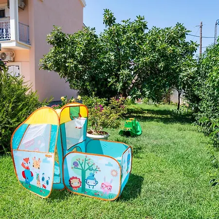 Lollas 1 Acharavi Corfu アカラヴィ