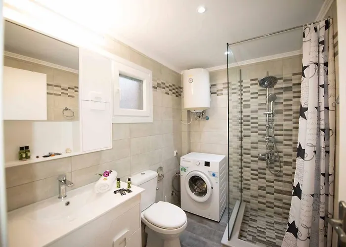 Lollas 1 Acharavi Corfu * アカラヴィ