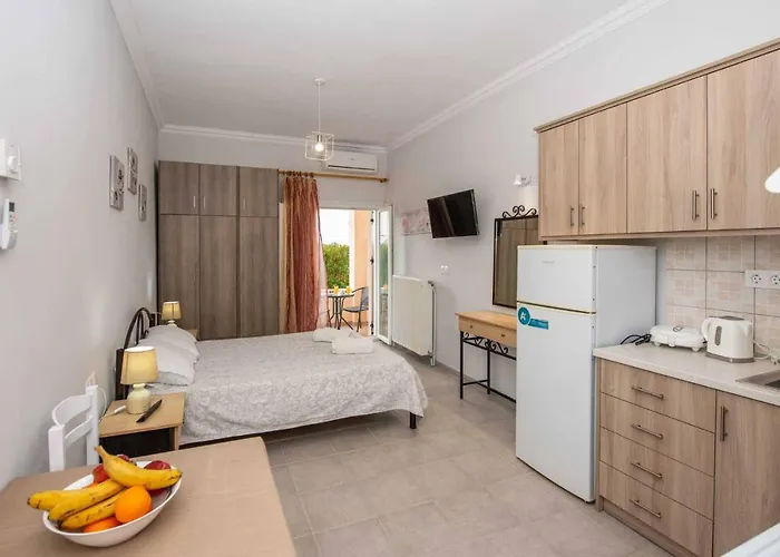 Lollas 1 Acharavi Corfu * アカラヴィ