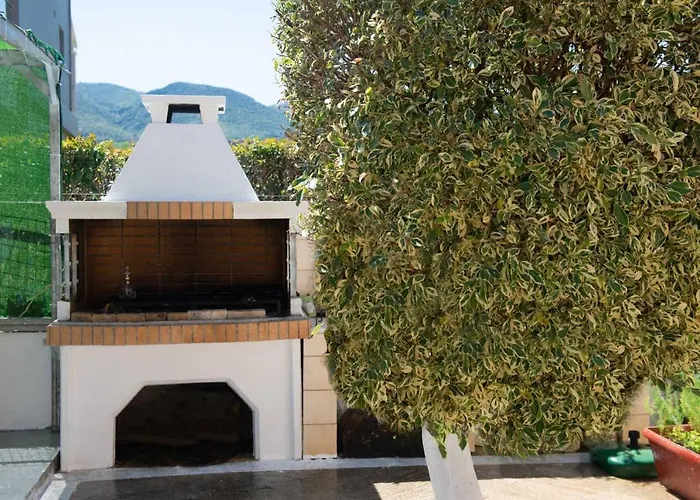 Lollas 1 Acharavi Corfu アカラヴィ