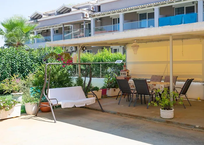 Lollas 1 Acharavi Corfu アカラヴィ